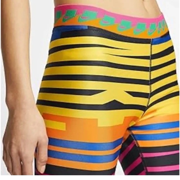 NWOT! NIKE Women Striped Multicolor Graphic Leggings Size S - Picture 1 of 7